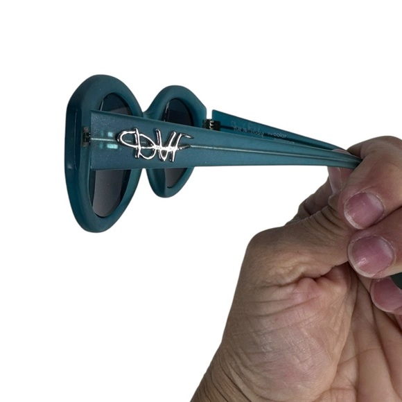 DVF Teal sunglasses in great condition - Picture 1 of 5